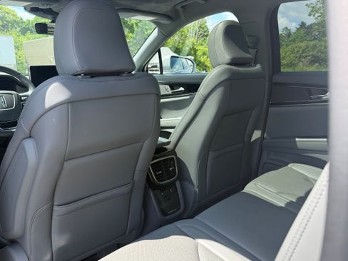 Used 2023 Lincoln Nautilus Reserve AWD/4WD image 17