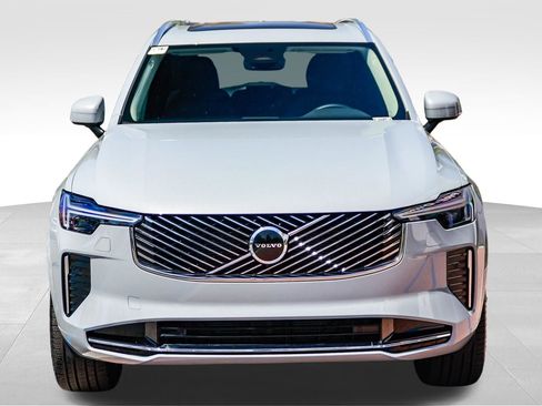 Used 2026 Volvo XC90 B5 Core image 2