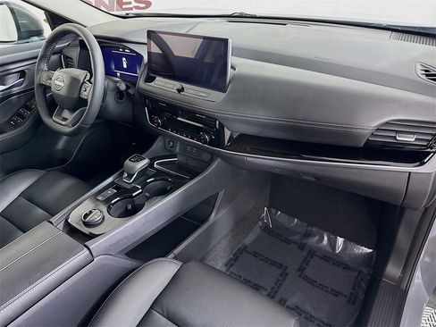 Certified 2025 Nissan Rogue SL image 33