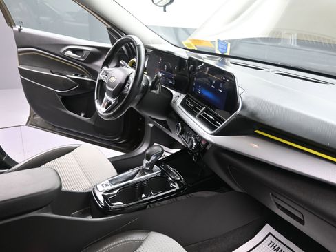 Used 2024 Chevrolet Trax LT w/ LT Convenience Package FWD image 20