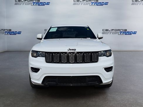 Used 2019 Jeep Grand Cherokee Altitude image 2