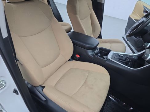 Used 2019 Toyota RAV4 XLE image 10