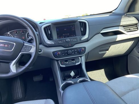 Used 2024 GMC Terrain SLE w/ Driver Convenience Package FWD image 15