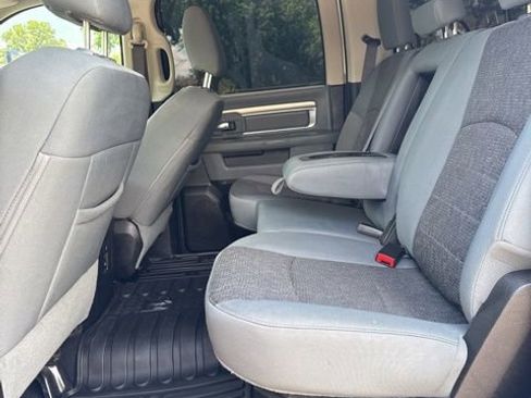 Used 2019 RAM 1500 Classic SLT w/ Protection Group AWD/4WD image 9