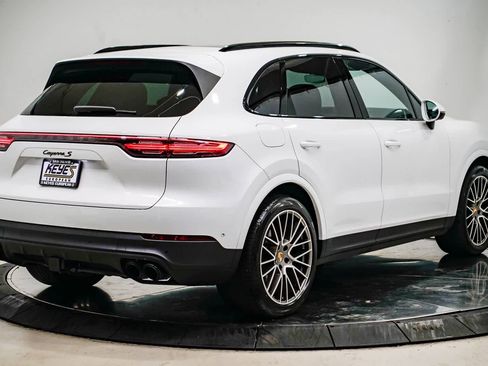 Used 2023 Porsche Cayenne S Platinum image 4