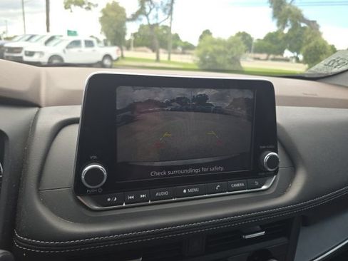 Used 2023 Nissan Rogue SV FWD image 17
