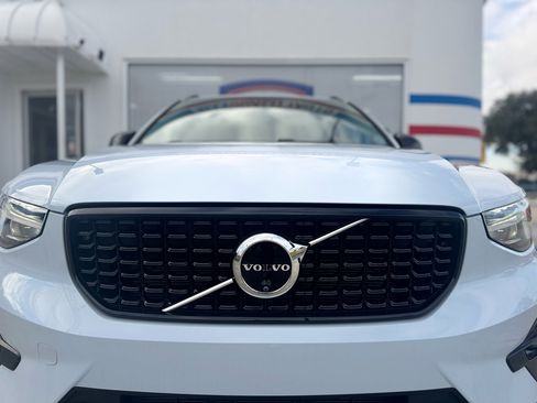 Used 2024 Volvo XC40 B5 Plus w/ Protection Package Premier image 10