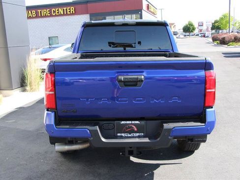 Used 2025 Toyota Tacoma SR5 AWD/4WD image 6