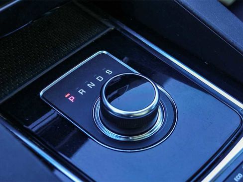 Used 2019 Jaguar F-PACE Premium image 20
