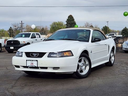 Used 2004 Ford Mustang Convertible image 1