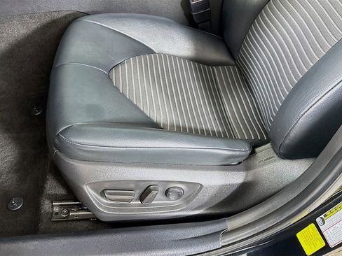 Used 2021 Toyota Camry SE image 22