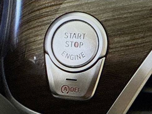 Used 2021 BMW 740i image 21