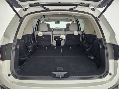 New 2025 Honda Pilot Touring image 17