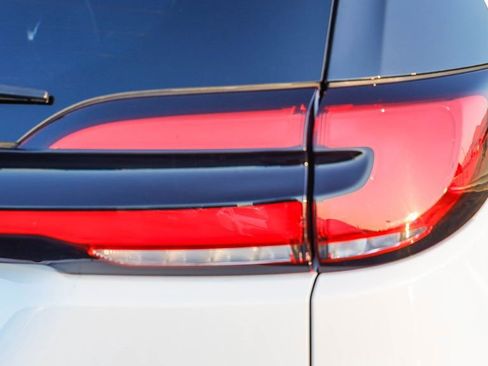 Certified 2024 Chrysler Pacifica Touring-L image 10