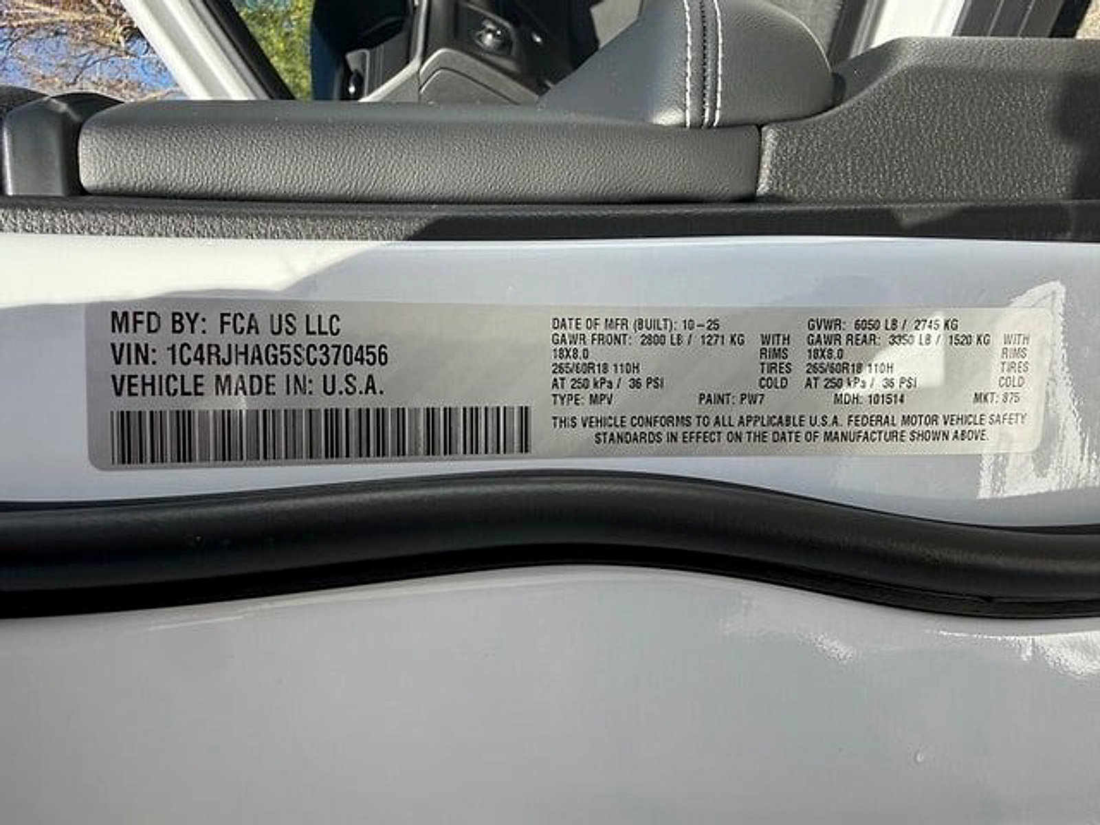 Used 2025 Jeep Grand Cherokee Altitude AWD/4WD image 33