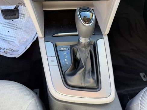Used 2017 Hyundai Elantra SE image 19