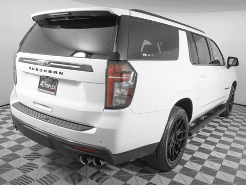 Used 2022 Chevrolet Suburban Z71 w/ Z71 Off-Road Package AWD/4WD image 4