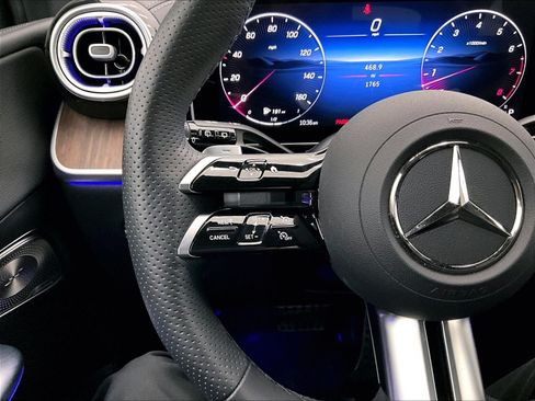 Used 2026 Mercedes-Benz GLC 300 image 21