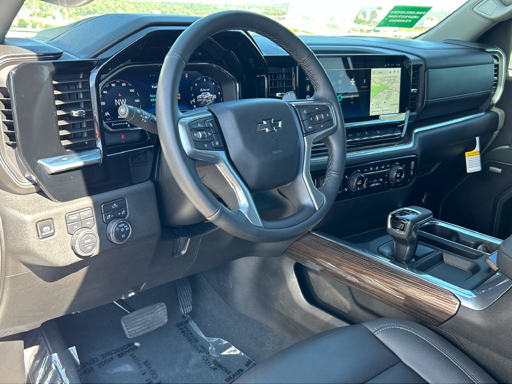 Used 2025 Chevrolet Silverado 1500 RST AWD/4WD image 7