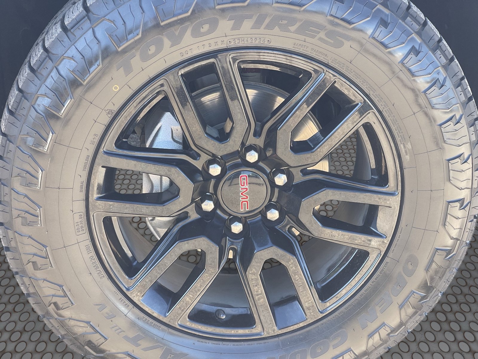 Used 2023 GMC Sierra 1500 Elevation w/ X31 Off-Road Package AWD/4WD image 10