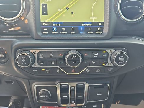 Used 2022 Jeep Wrangler Unlimited Rubicon AWD/4WD image 28