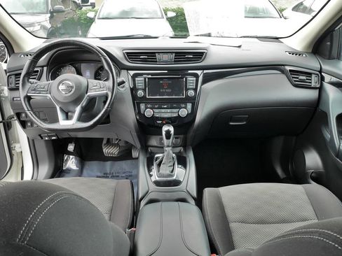 Used 2020 Nissan Rogue Sport SV w/ All-Weather Package AWD/4WD image 18