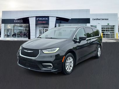 Used 2023 Chrysler Pacifica Touring-L