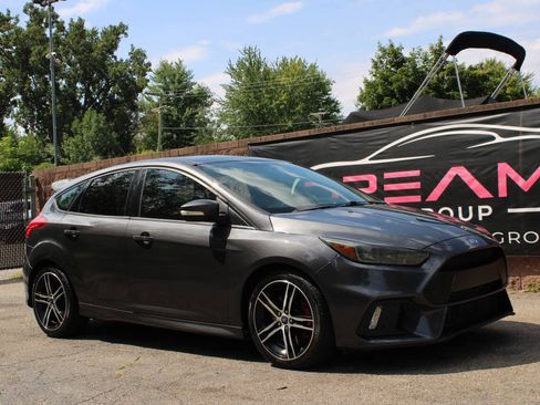 Used 2018 Ford Focus ST FWD image 4