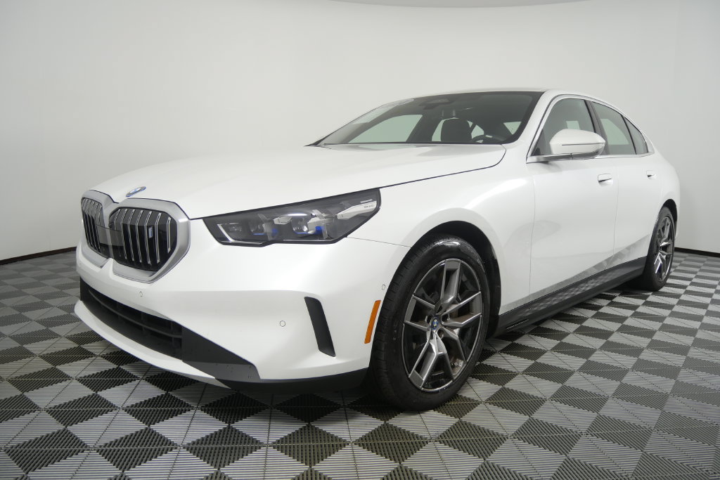 Used 2024 BMW i5 eDrive40i w/ Premium Package RWD image 8