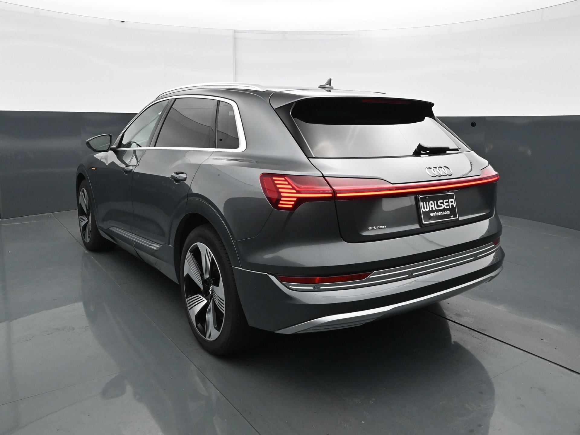 Used 2019 Audi e-tron Prestige w/ Prestige Package AWD/4WD image 5