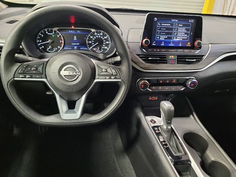 Used 2025 Nissan Altima 2.5 SV FWD image 22