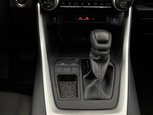 Used 2025 Toyota RAV4 XLE FWD image 23