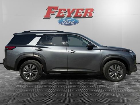 Used 2025 Nissan Pathfinder SV AWD/4WD image 6