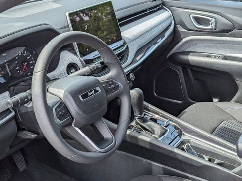 New 2023 Jeep Compass Sport image 14