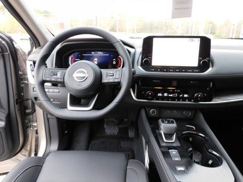 Certified 2022 Nissan Rogue Platinum w/ Head-Up Display Package image 9