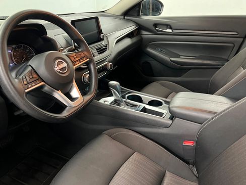 Used 2024 Nissan Altima 2.5 SV image 16