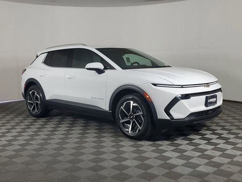 New 2026 Chevrolet Equinox EV LT image 2