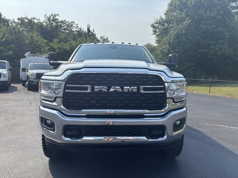 Used 2022 RAM 3500 Big Horn AWD/4WD image 3