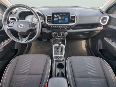 Certified 2025 Hyundai Venue Limited FWD image 17