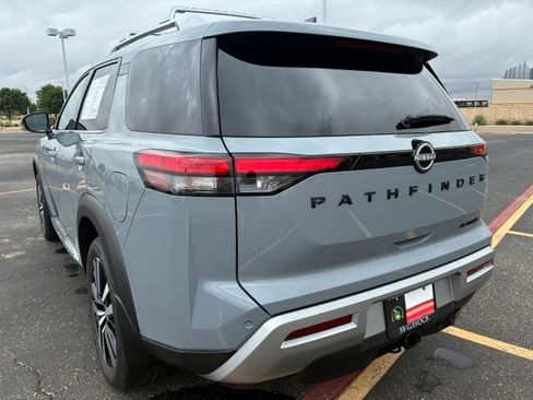 Certified 2025 Nissan Pathfinder Platinum w/ Black Appearance Package FWD image 4