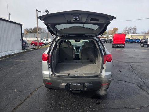 Used 2011 Chevrolet Traverse LT w/ Personal Connectivity Package image 11