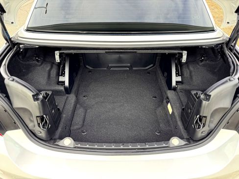 Used 2018 BMW M4 Convertible image 12