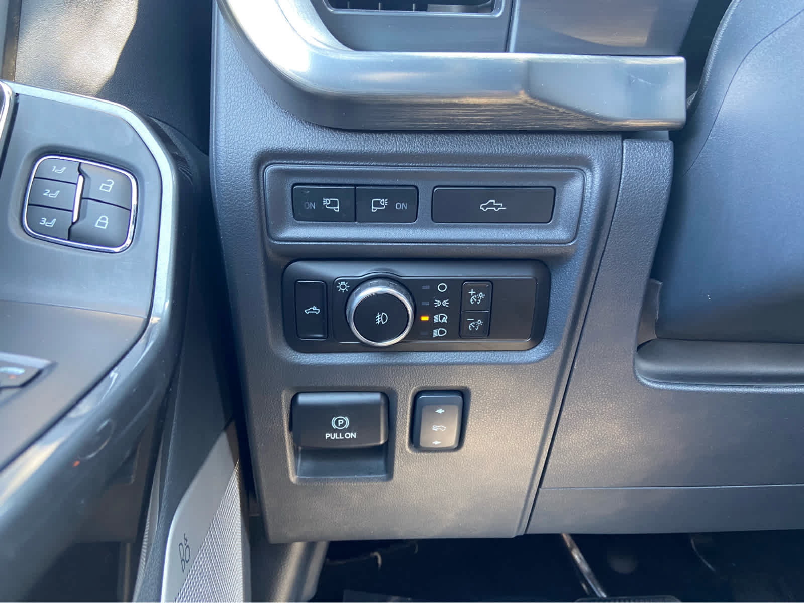 Used 2023 Ford F150 Lariat w/ Equipment Group 502A High AWD/4WD image 23
