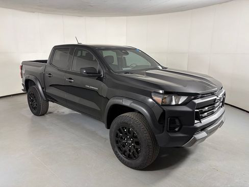 Certified 2024 Chevrolet Colorado Trail Boss w/ Advanced Trailering Package AWD/4WD image 2