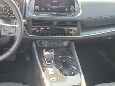 Used 2025 Nissan Rogue SV FWD image 23