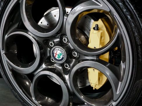Used 2020 Alfa Romeo 4C Spider w/ Bright Package RWD image 43