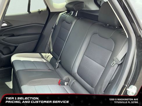 Used 2025 Chevrolet Trax LT w/ LT Convenience Package FWD image 22