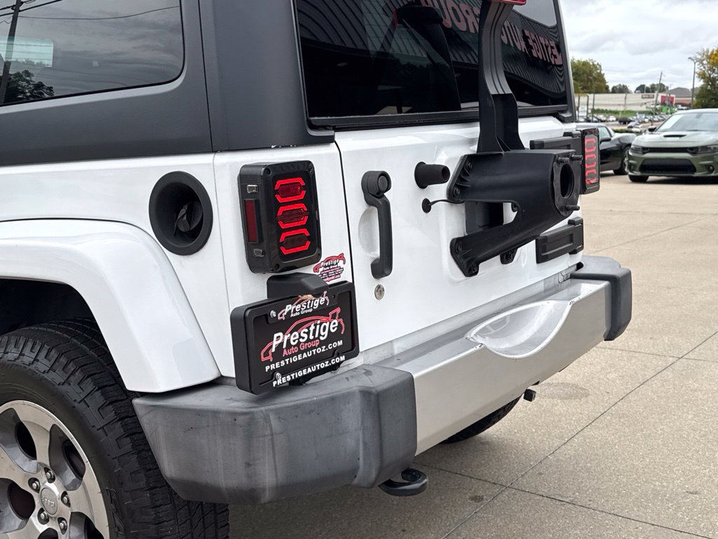 Used 2018 Jeep Wrangler Unlimited Sahara w/ Connectivity Group AWD/4WD image 15