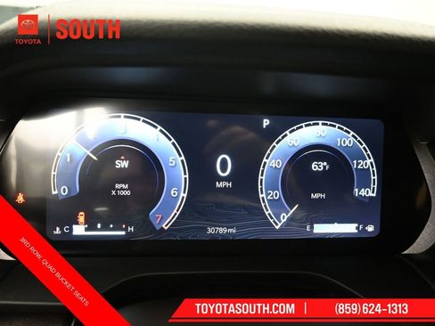 Used 2023 Jeep Grand Cherokee L Limited AWD/4WD image 12