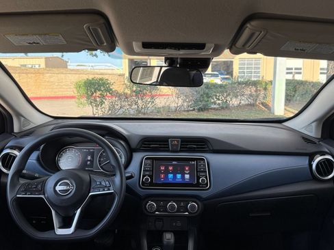 Used 2025 Nissan Versa SV FWD image 32